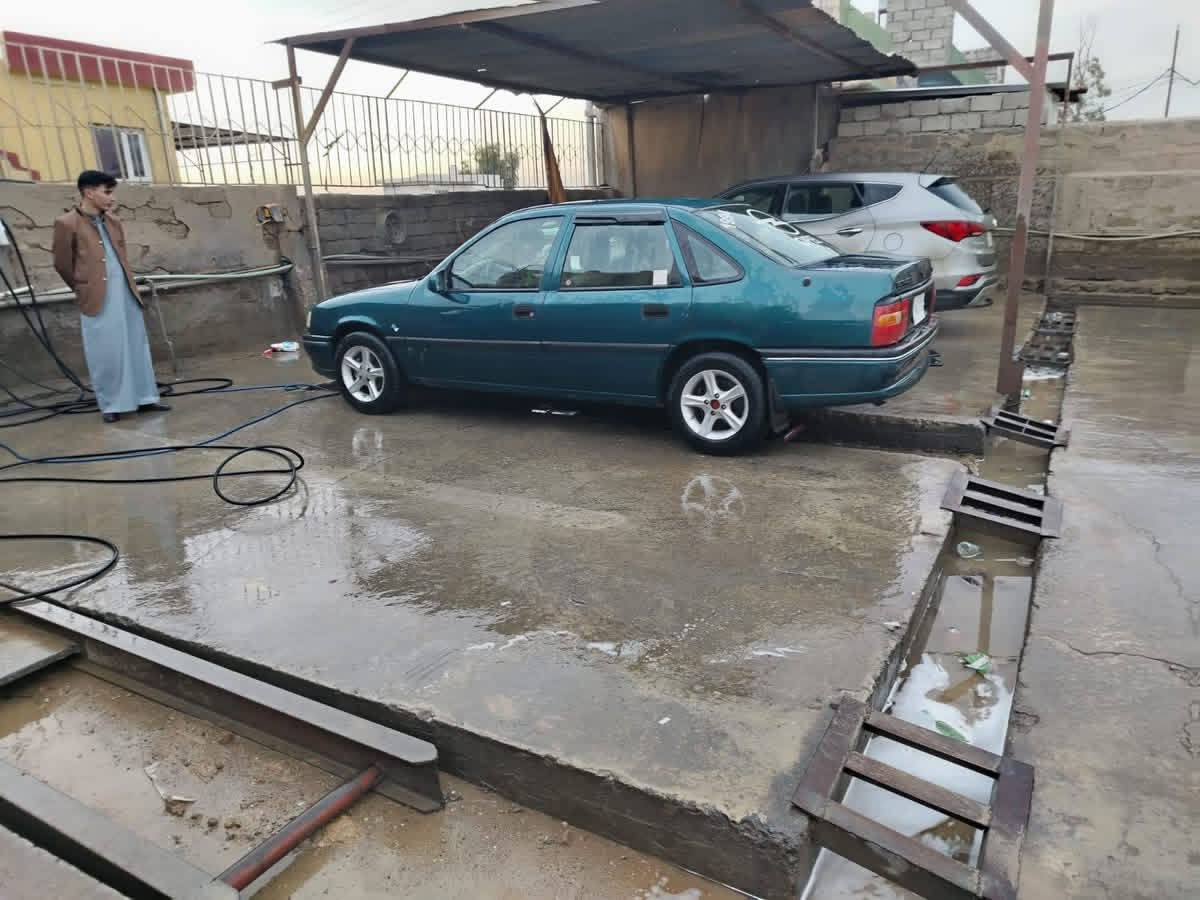 ألسلام عليكم،
أوبل فيكترا حجم 20 موديل 94 باسمي سنوية  عضم كاربون بيها أصلها توماتيك
محور عادي تبريد ما يشتغل محرك بلباكيت قبل شهرين أشتريتو طخم صدر مع طخم تايرات جديد
سيارة وضع شركة مثل ماتشوف بلصورة تصليح دوائرفقط،،،
السعر 53 وبيها مجال للطيبين ألعنوان ناحية زمارألقصبة،،، ***********,,,
