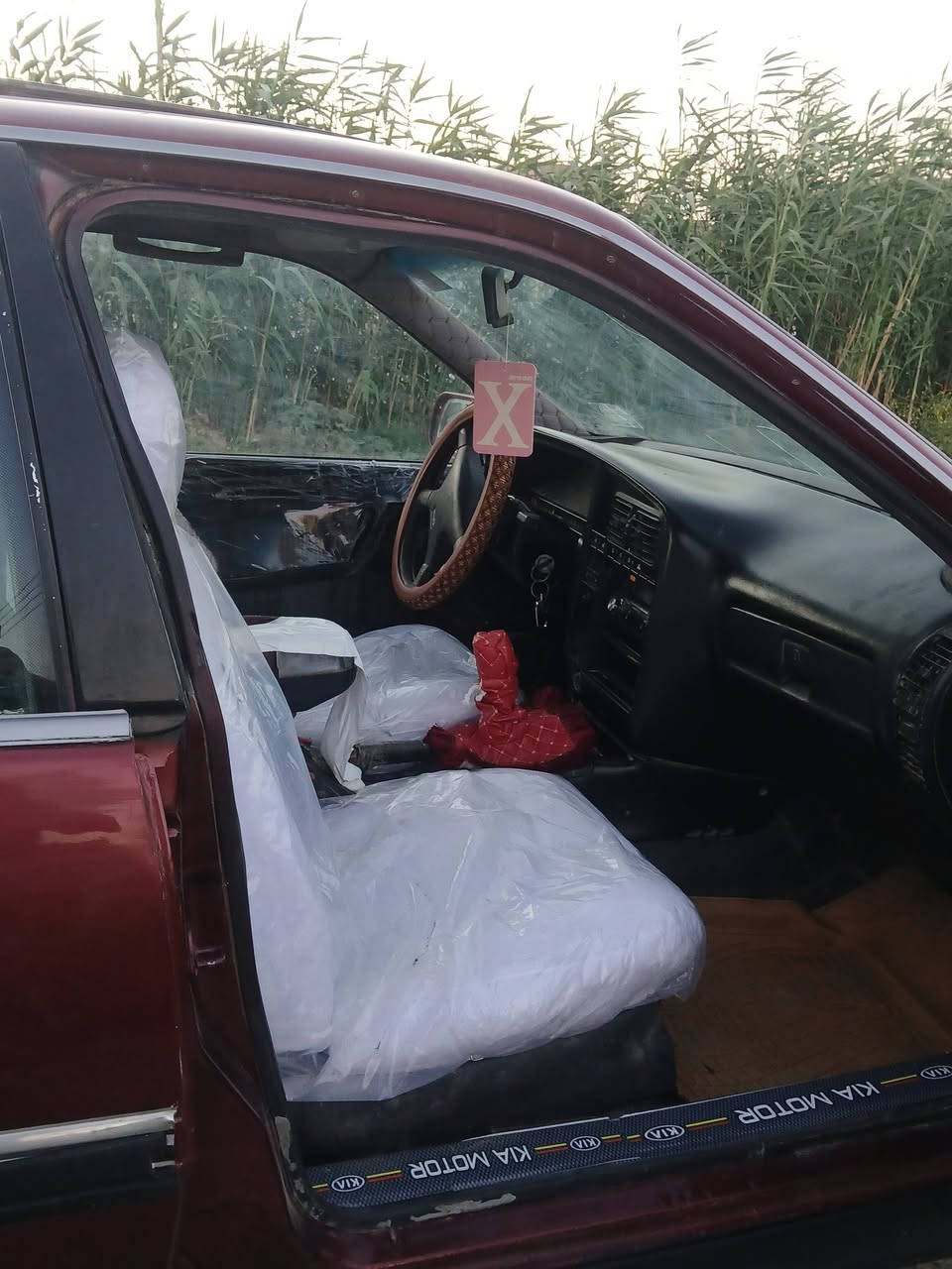 بسم الله 
اوبل اوميكا للبيع موديل 91محرك 2000بلادي كير عادي سياره حلوة ومال جناي سعرها 31وبيها مجال لطيبين اتصل وتدلل  ***********مكان سياره رمادي
