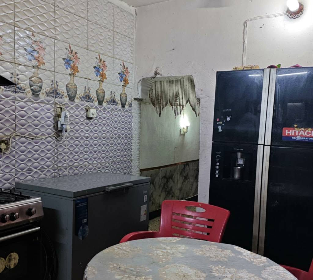 السلام عليكم 
متوفر بيت للبيع طابو صرف مساحته 80 متر  بغداد الشرطة الخامسه يتكون من طرمة وهول كبير ومطبخ وترك وصحيات والطابق الثاني غرفة نوم وبالكونة وسطحين سعره جدا مناسب للاستفسار يرجى الاتصال على هاي الارقام 
‏‪***********‬‏
‏‪***********‬‏ بغداد, العراق
