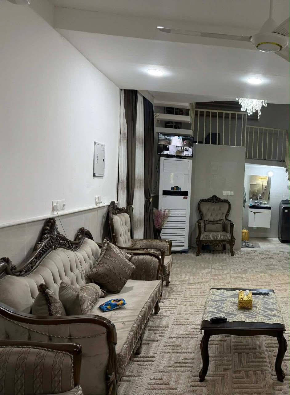 دار سكن طابو صرف في ( حي الأمير الأول )
بلقرب من(باندا للملابس)+(صيدلية أنس مالك عامر)

مساحة ٢٥٠ م - بناء طابوق - سقف صب كونكريت
( غرفة نوم واحدة ) - أرضية مرمر 

ماء - كهرباء - مجاري - تبليط - ( كل الخدمات )

( يبعد عن شارع ٢٠ تقريباً ٥٠ م  مكان مميز للسكن )

للاستفسار مراجعة مكتب ( غيدان ) للعقار  
واسط - الزبيدية - مقابيل حي ( الصناعي )  
***********  
*********** محمد سيد غازي
