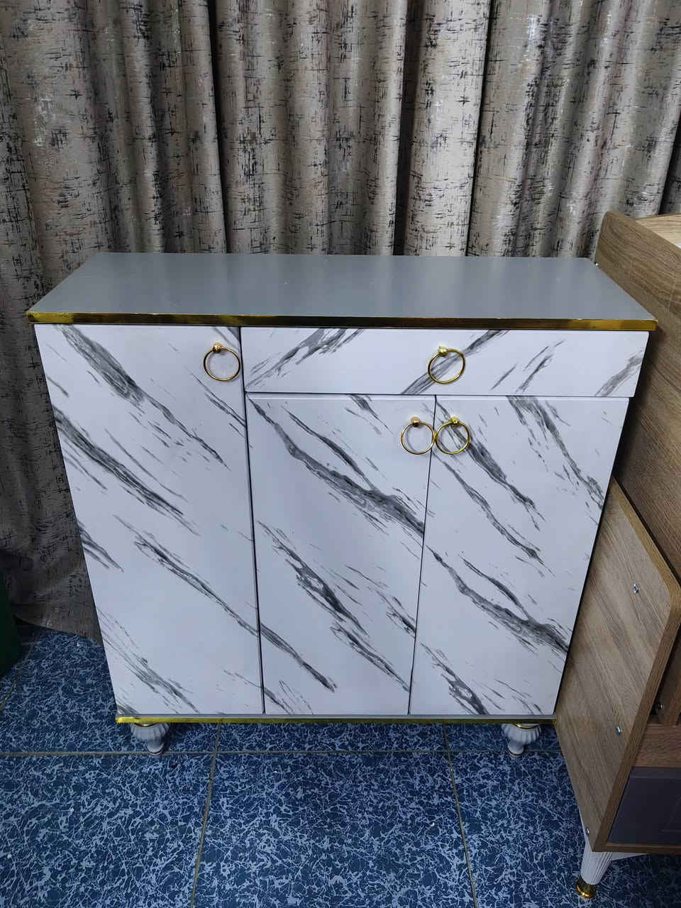 ميز  جديد مامستخدم ابد للبيع سعر خاص او الاتصال على هاي الرقم ***********
