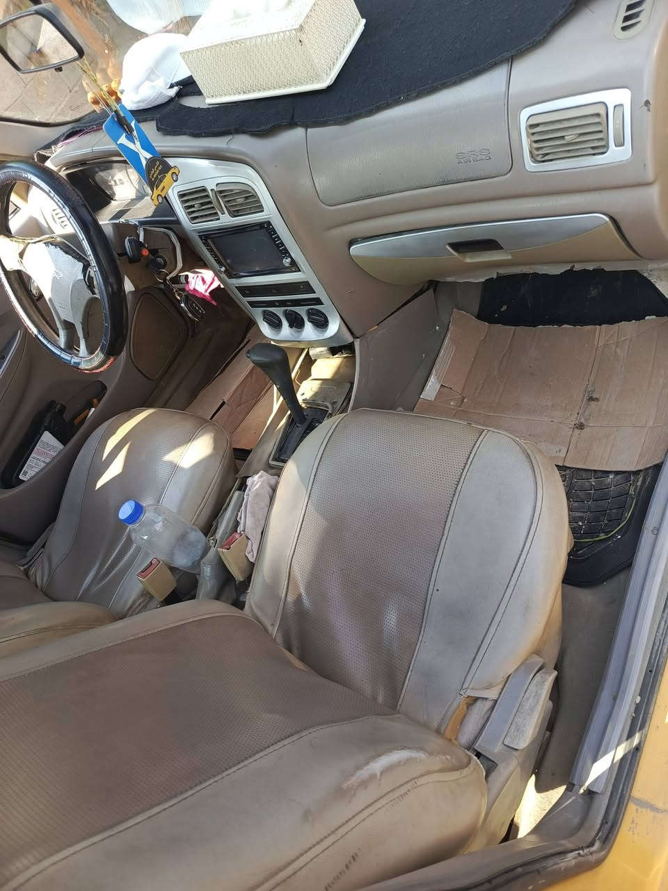 السلام عليكم شيري اكوين2010
سياره مانغصها اي شي  محوره. كير ومحرك  كورلا وتماتيك
السياره خير من الله. السعر 37وبيه مجال قليل حك الجيه  العنوان بغداد ابو غريب 
***********حسام ابو ادم
***********
