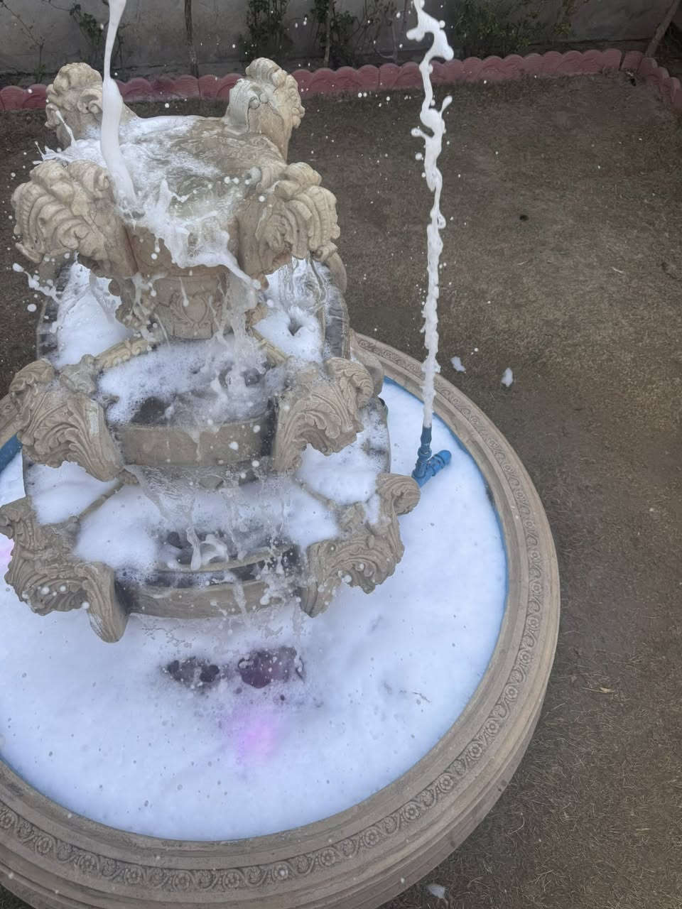 السلام عليكم نافورة للبيع وبسعر مناسب بغداد الجديدة ***********
