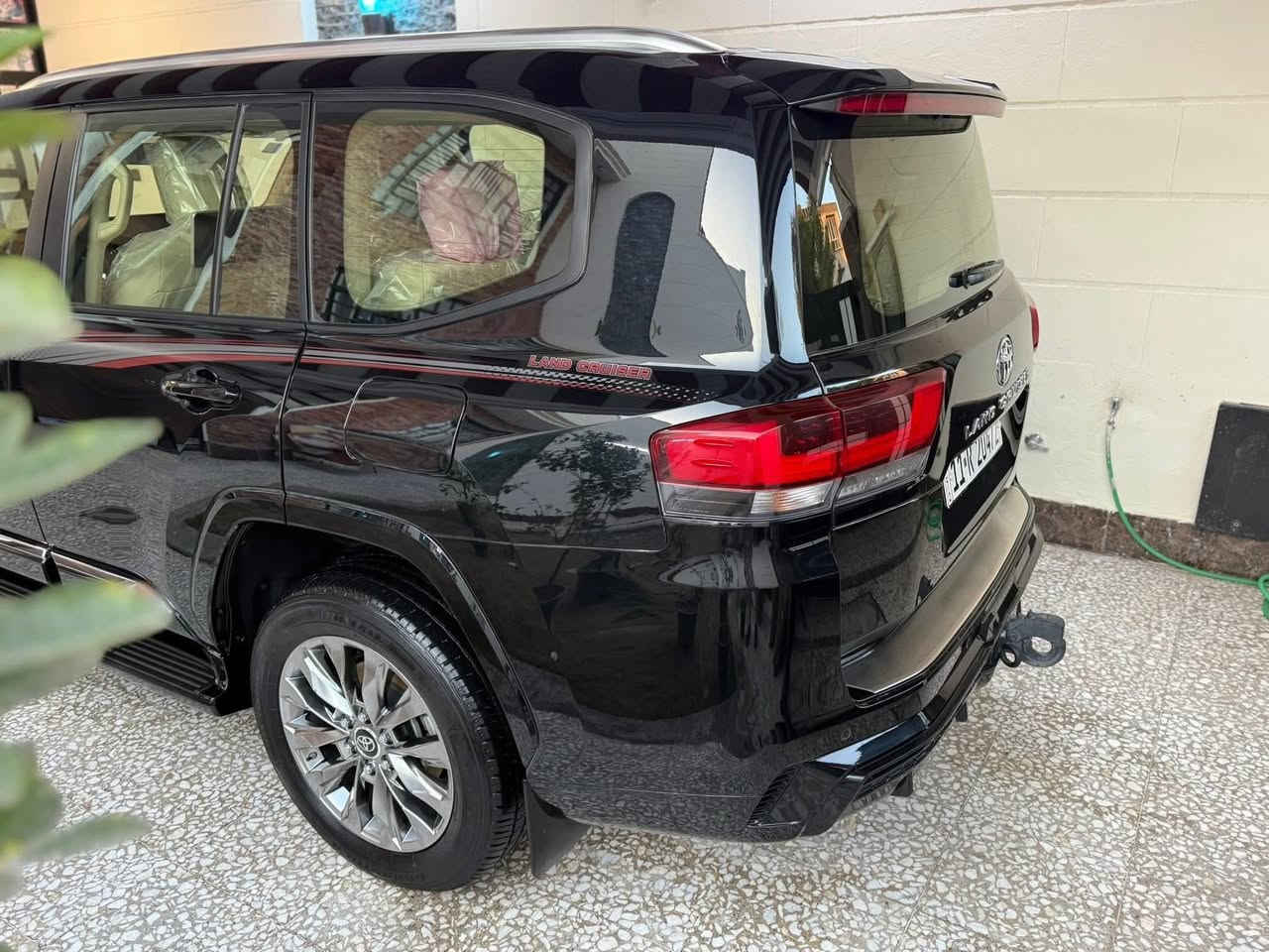 السلام عليكم
لاندكروز زيرو موديلها ٢٠٢٤ بريم الاصلي شرط 
ماشيه فقط1800 مواصفات جي اكس ار 
 بريم اصلي gxr لمتدد
مكاني بغداد بعده بجياست الشركه ما مستخدمه 
كفاله من الشخط والرصعه والزلغ. زيرو 
الشراي يتصل ويدلل 
***********
