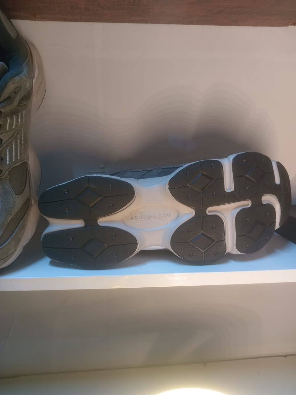 New Balance 9060 
ڤيتنامي  قياس 46 بس قالبه صغير يلبس 44


**إذا كنت صاحب هذا الإعلان وتريد حذفه لأي سبب، رجاءا أرسل رسالة إلى الدعم الفني**
