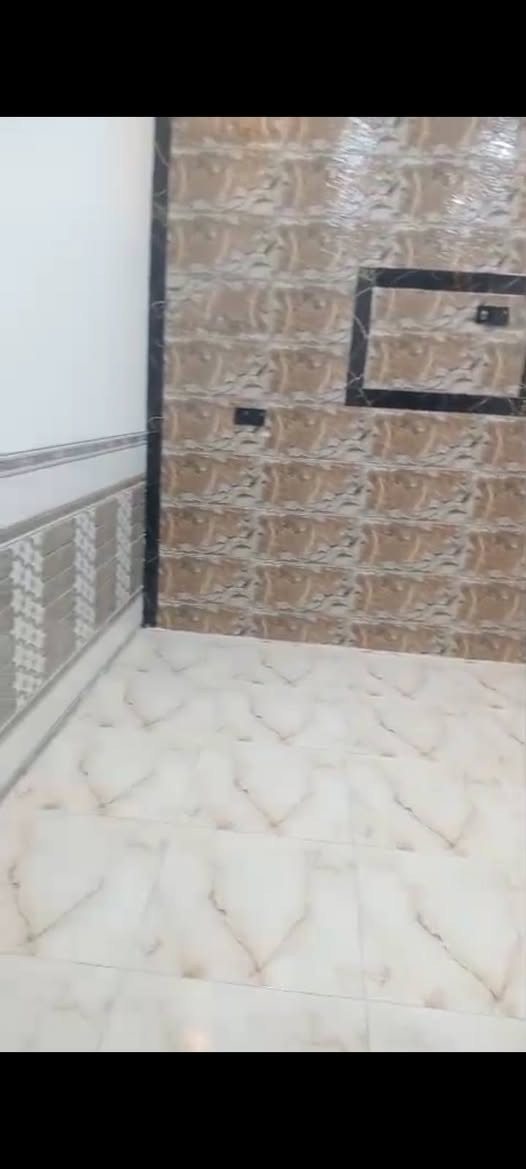 دار سكن ١٠٠م خلفي طابوك كونكريت بناء حديث غرفه استقبال مطبخ صاله صحيات خارجيه وداخليه الفداء نهايه شارع ابو لبنان خلف المدارس سكن ماء كهرباء مجاري مولد يمها السعر ٦٥ مع المجال
***********
