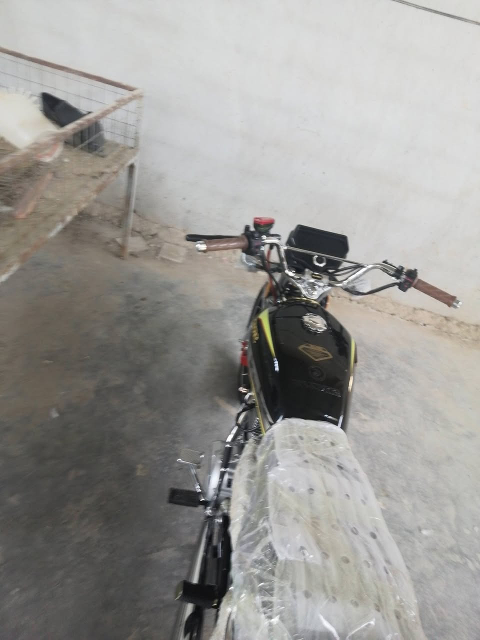 سلام عليكم ورحمة اخوان دراجة 5كير 2025 بشهر العاشر طابعه بعدهي بل لايلون برغي واحد مامفتوح بيها عنواني بابل مويلحه قرب جسر المشروع سعر 875وبيها مجال رقم *********** واتساب بي
