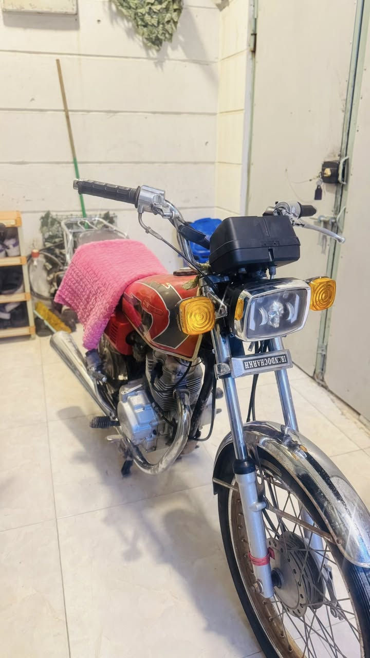 السلام عليكم اخوتي دراجه ارشه اربعه كير اوراق اصولي موديل ٢٠١٨طالعه ب٢٠٢٠احمد شهاب تحول مباشر باسمك كمرك مدفوع ما عده سنويه والوحه فول على اخر حبايه ناشفه وترايك وين متريد روح الي ياخذها راح يترحم الوالديه 
للاستفسار 
***********واتساب موجود
