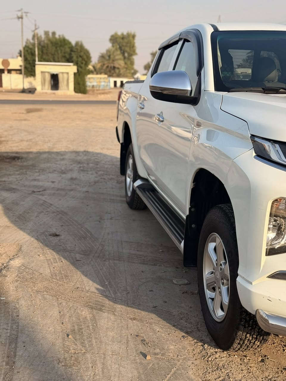 للبيع بيك أب ميتسوبيشي موديل 2022
✔️ بنزين
✔️ فور ويل (دبل قمارة) 
✔️مكفولة بيه مكانين بارد 
✔️ رقم بغداد بسمي 
السيارة نظيفة جداً استخدام شخصي 
📍 الموقع: بغداد – المعامل
💰 السعر: 197 بيه مجال
📞 التواصل خاص أو اتصال
***********
