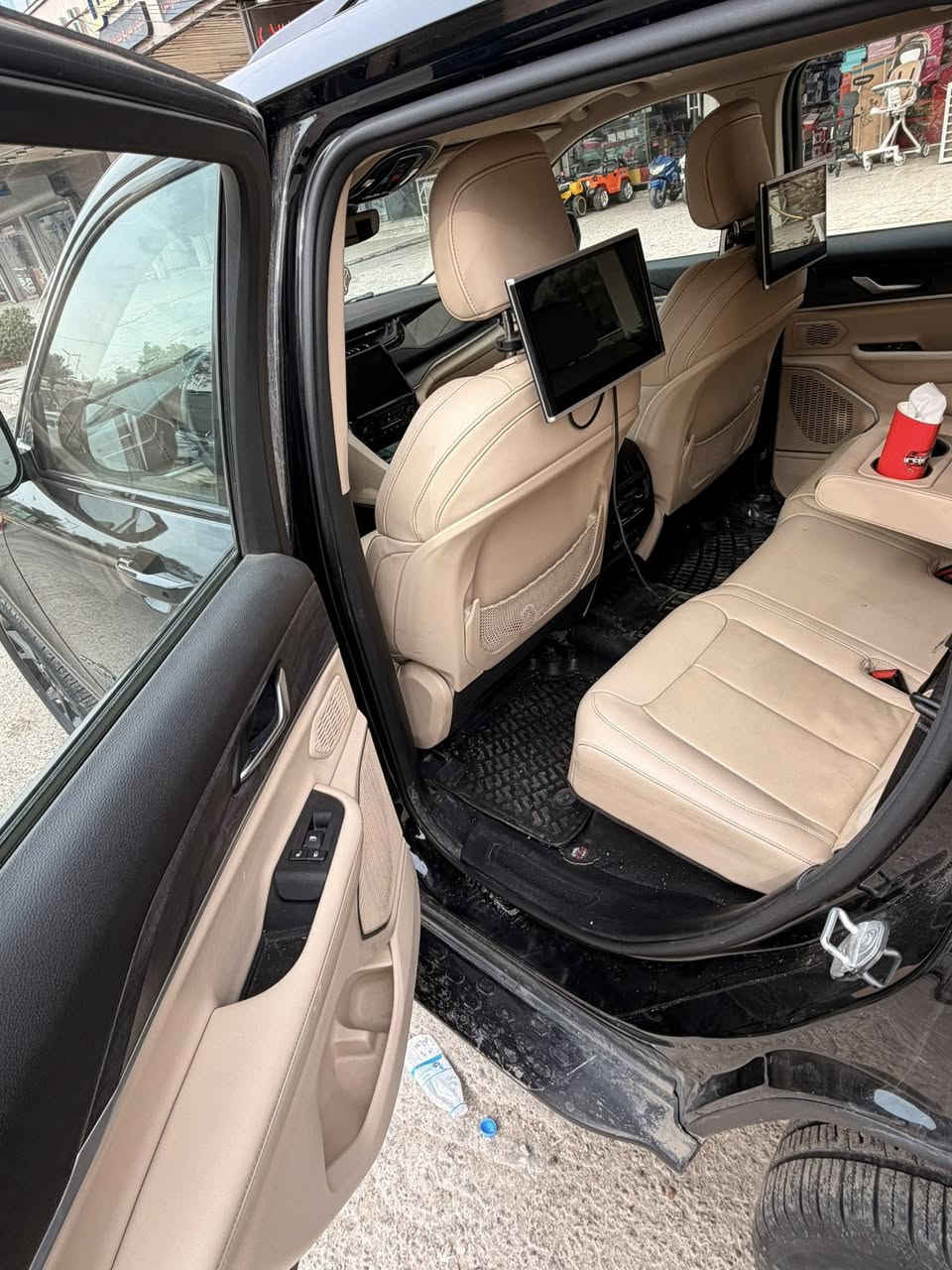 جيب لمتد 2022 بلاك
رادار امامي جانبي خلفي 
3 شاشات امامي  2 خلفي 
بنراما 
صندوك كهربائي 
تشغيل عن بعد 
مثبت سرعة 
قيادة الي 
بصمة ابواب 
4 وضعيات قيادة 
داخل بيجي 
حادث جاملغ وبنيد مبدل كامل وكالة 
ويل 20 بلاك بلادي 
سستم صوت
ماشية 50 الف حقيقي 
خريطة الشرق الاوسط  على 3 شاشات الامامية 
اي نقص مبيهة توحيل ثاني يوم 
سعر 358$
📞***********
