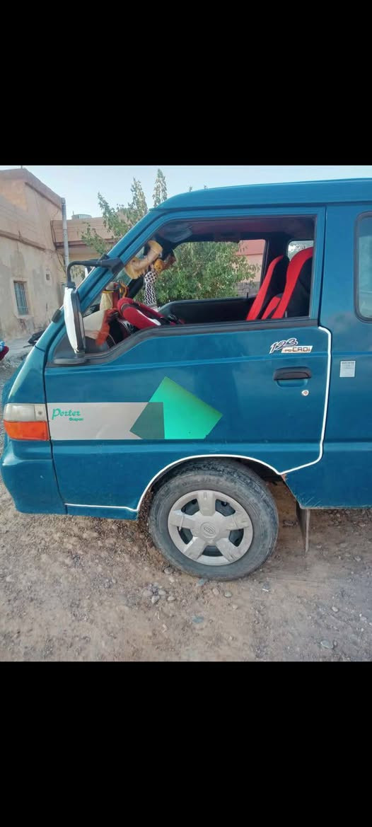 السلام عليكم كيا للبيع هونداي بورتر 2002 مو مسجل للبيع كير محرك اكسن كهربائيات كلها شرط سيارة ماناقصها اي شي
السعر 32 وبيها مجال

ملاحظه غير متواجد عالنت 
للاتصال ‏‪***********‬‏
