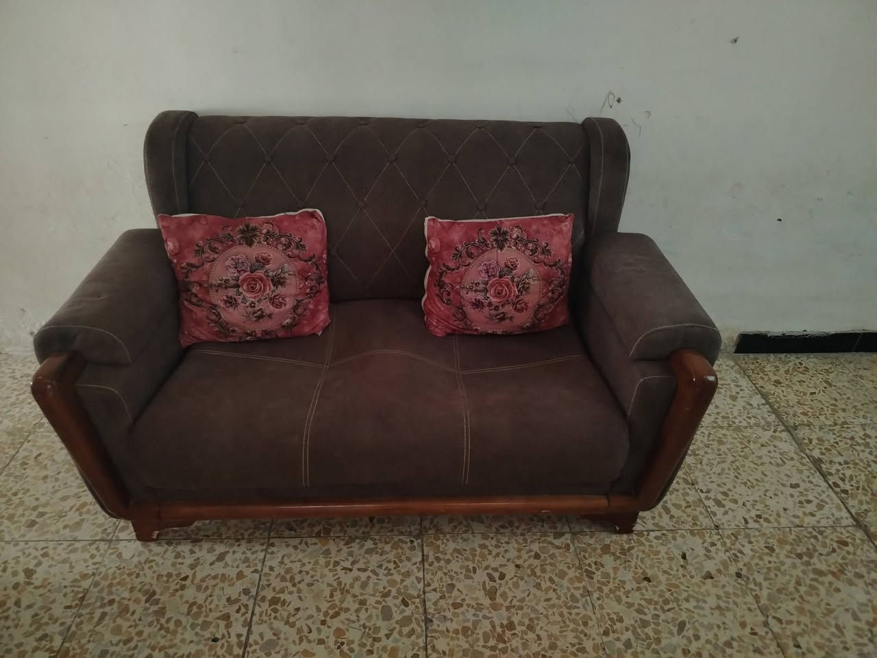 غراض بيت للبيع.. تخم ١٢٥. كاونتر ٧٥.. فرن مايكرو ويف حديث لمس ١٥٠ بي مجال استخدام كلش قليل.. قاصه ب ٧٥ وزن ٥٠٠ كيلو.. نص طن.... ميز نلفزيون ب ٤٠ بي مجال .. مكان كميره المشروع ***********
