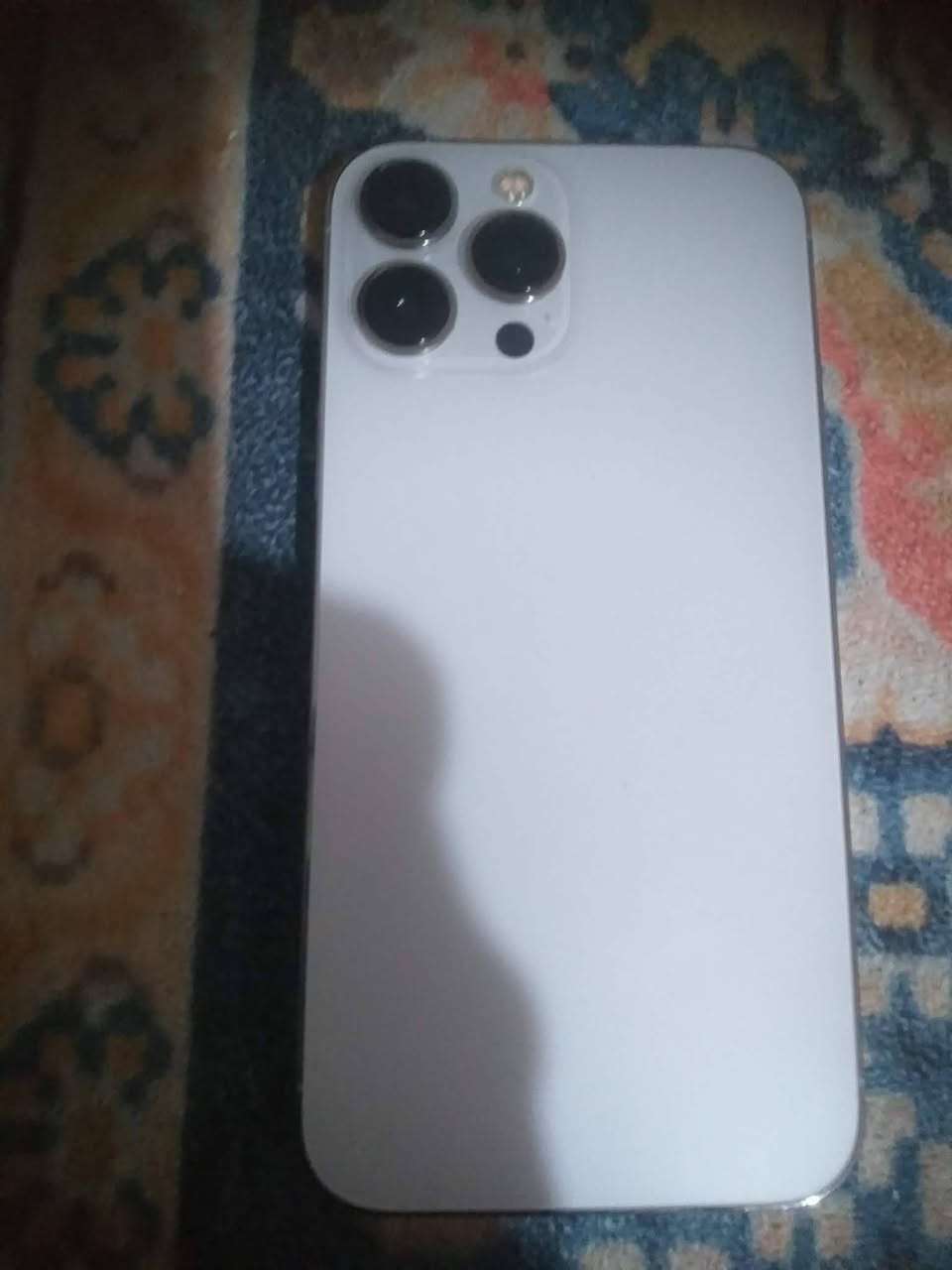 ايفون 13برو ماكس 
نضيف مامبدل بي شي 
بطاريه 88
السعر 750وبي مجال 
***********
