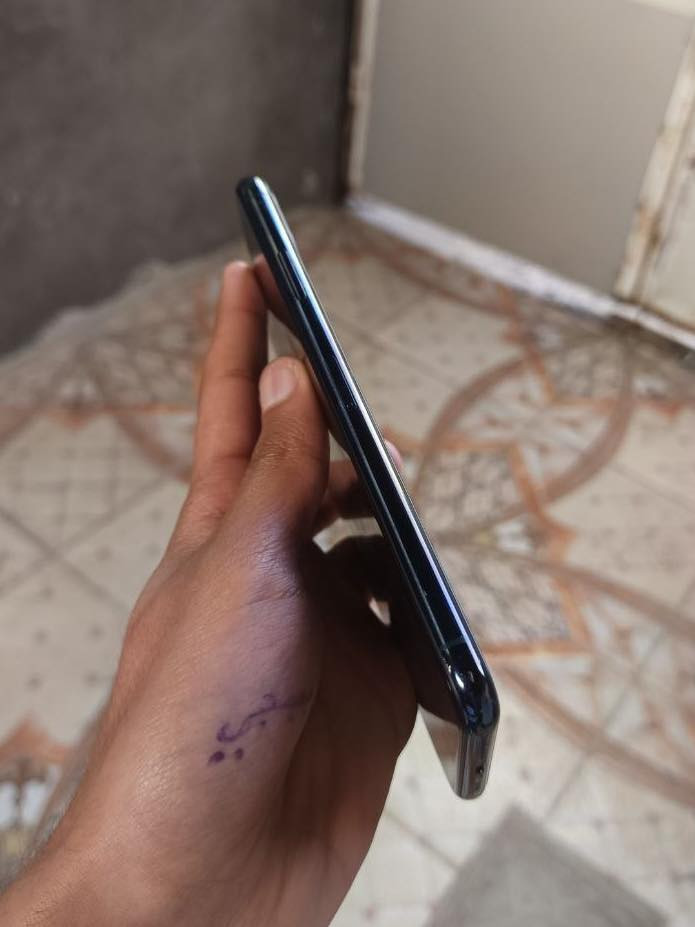 آيفون 11 برو (iPhone 11 Pro) ذاكرة 256 للبيع أو المراوس بسعر مناسب

السلام عليكم.
للبيع أو المراوس (بجهاز أقوى أو حسب القناعة مع مراعاة الفرق).

• النوع: آيفون 11 برو ماكس (زيتي).
• الذاكرة: 256 جيجابايت.
• السعر: 345 ألف دينار عراقي.
• النسخة: ياباني (سيم كارت واحد).

الملاحظات (للمصداقية):
الجهاز نظيف جداً ولا يوجد به أي عطل داخلي. المشكلة الوحيدة هي توقف بصمة الوجه (Face ID) بسبب التحديث.
تم استبدال الشاشة والبطارية بقطع ممتازة وجديدة قبل عدة أسابيع.

• العنوان: البصرة / أبو الخصيب / حي العسكري.
• للتواصل: *********** 
• الاسم:( منتظر حيدر )

الجهاز فقط كفر وكيبل الاصلي ابل !!!!

🫡🫡🫡🫡🫡🫡🫡🫡🫡🫡🫡🫡🫡🫡🫡🫡
