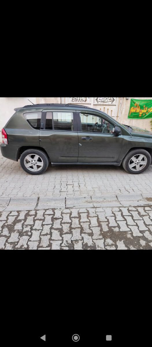 سلام عليكم
جيب كومبارس  مديل 2007 
السياره ابلادي كله شغال تبريد ثلج  نضيفه 
 4جام او تماتيك 
محرك بلادي 4 سلندر حجم 2400
رقم بغداد تحويل ثاني يوم سعره 65

***********
