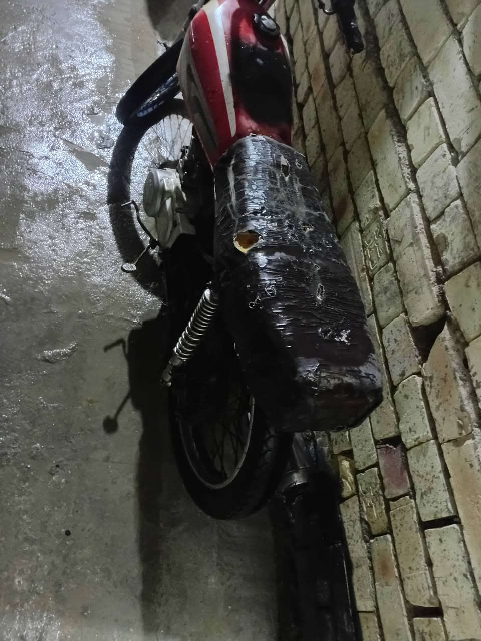 مكلف بنشر تصل على راعيه اربعه كير السعر ١٠٠  ملاحظه الدراجه الهندر يفتر بوش  ابيعلك كوم حديد  شغاله رقم راعيه 
*********** مكانه شارع محطة سمى كربلاء حي الوفاء
