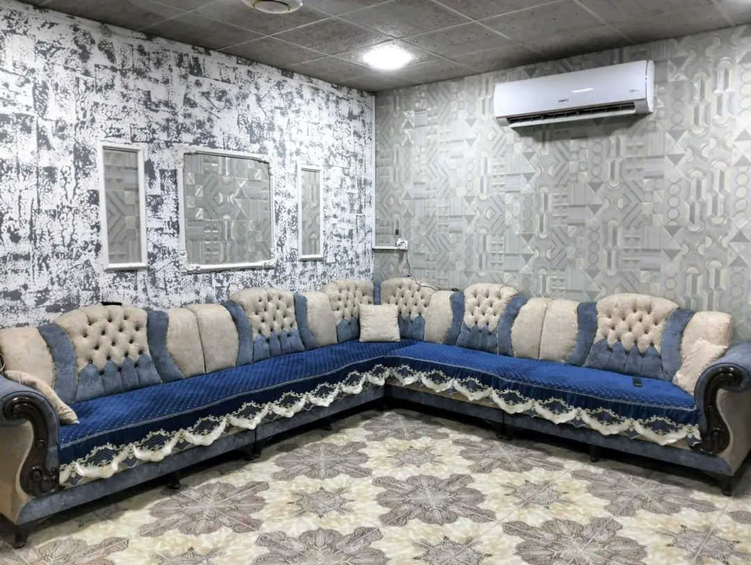 دار للبيع (عكاده) بحاله جيده جدا كما موضح بالصور ومعروض بسعر قطعه.... 300 متر... طابو صرف باسمي والتحويل مباشر... غرفتين واستقبال وهول ومجمع صحي خارجي الارضيه سيراميك..  عالي عن الشارع...  خدمات كامله.. بهرز. الدواسر.. خلف مدرسة ام الشهيد ب 3 افرع... للتواصل ***********... او على الماسنجر...
