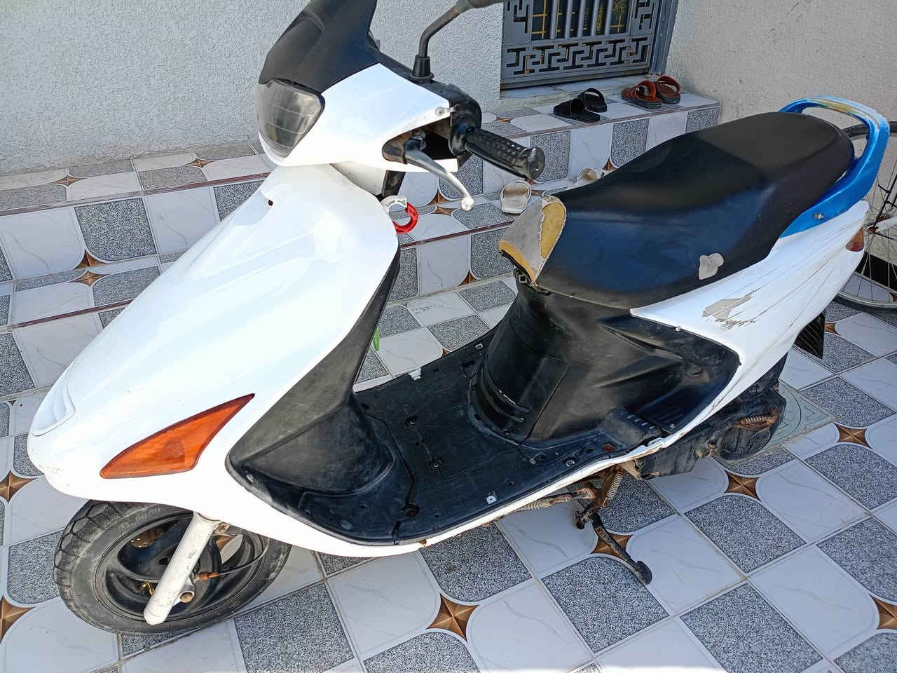 دراجه فحل للبيع /سلف هندر شغال لايت اشاير شغالات/ما مفتوحه /دراجه نضيفه /سعر 450الف /مكان كرمه علي حي رساله /رقم ***********
