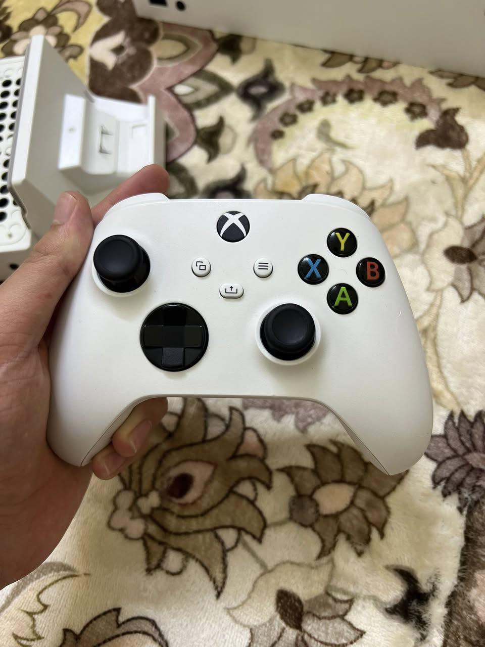 السلام عليكم اكس بوكس سيرس اس  كامل ملحقات وHDMI الأصلي مال جهاز ذاكره 512 جديد لوك ستيكر مامفتوح ولا مصلح نضافه 99 وجوستك مال الجهاز زر RB يعلك ووراها يرجع طبيعي +وفان تبريد يبرد الجهاز ويشحن الجوستك وبطاريه قابله للشحن ايضا مشتريه وجوستك ثانيه اشتريته قبل يومين ب 60اصليه 

سعر الجهاز 385 وبي مجال حك الجيه

سبب البيع : طالب سادس مامتفرغ اله 

مكاني بغداد مدينه الصدر شارع الفلاح قطاع 7

 للاستفسار واتساب فقط : 

+964 770 889 1885
