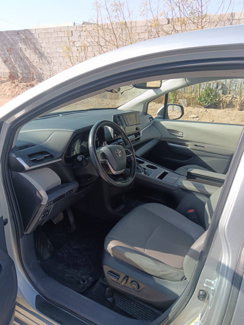 السلام عليكم ..
سينا للبيع 
موديل ٢٠٢٢
حادثها مرفق بالصوره 
فول مواصفات اعلى فئه 
السياره ممشتغله خط استخدام شخصي مال بيت 
هايبرد  ٢٥٠٠ 
رقم بغداد 
مكان السياره الفلوجه 
***********
