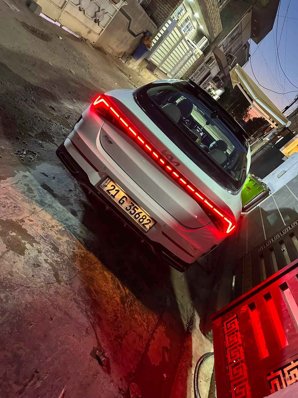 السلام عليكم
كيا K5 موديل 2022 خليجي فول مواصفات 
محرك 2000 دوش 
بصمة تشغيل عن بعد 
بنراما
تبريد لمس 
كراسب جلد كهرباء مكيف 
لد امامي خلفي 
رقم سليمانية بسمي 
مكفولة من الصبح ماعدا بارد بكصة البنيد 
السيارة من هية زيرو عدنة ماشية 127
العنوان بغداد حي الخظراء
***********
