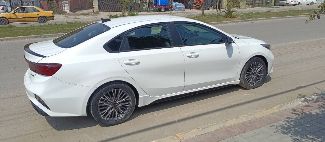 السلام عليكم اخوان
فورتي 24 جيتي لاين معروفه مواصفاتها فول ماعدا الفتحه وكشنات نص جلد محرك دوش 2000 لون لؤلؤي ماشيه 15 الف سياره جديده بمعنئ الكلمه واحلئ من الصور اني مستوردها ومصلحها  حادثها قبق جنطه بس نفسه مصبوغ هوه والدعاميه بدون ايرباك السياره علئ وضع الشركه كل الصور بالمنشور السعر 175 وبيها مجال مكاني بغداد البلديات تلفون ***********
