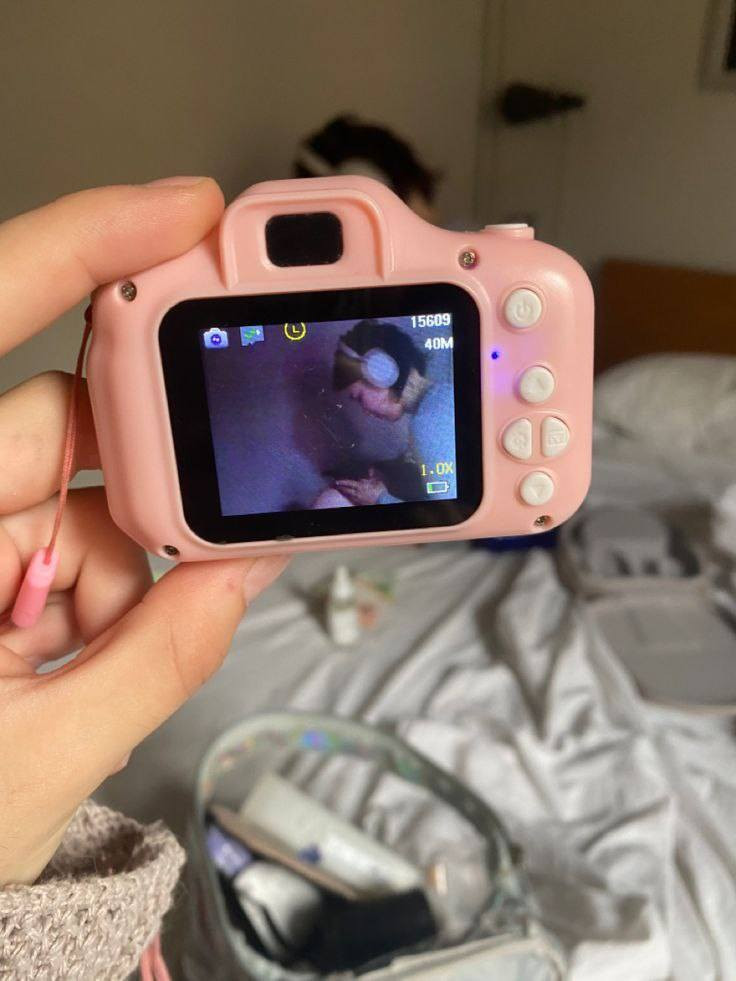 كاميرا رقمية صغيرة 💅👑  
الميزات :
الدقة: دقة فيديو 1080P.
الشاشة: شاشة بحجم 2 بوصة.
التخزين: تدعم بطاقة ذاكرة تصل إلى 32 جيجابايت.
البطارية: بطارية بسعة 600 مللي أمبير في الساعة.
الميزات: تصميم خفيف الوزن ومناسب للأطفال، يدعم صور السيلفي وتشغيل الموسيقى والفيديو
تواصل عالخاص 📩


**إذا كنت صاحب هذا الإعلان وتريد حذفه لأي سبب، رجاءا أرسل رسالة إلى الدعم الفني**