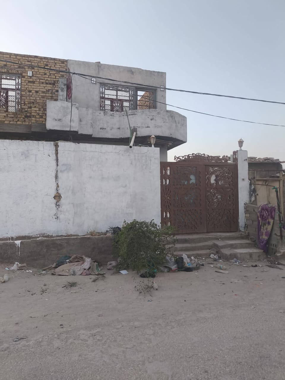 للبيع، بيوت 2،هياكل،، مساحة الواحد، 100، م، بناء طابوق صب كونكريت طابقين، طابو زراعي سند25، كل الخدمات موجودة ماء كهرباء مولد مدرسة شوارع تبليط، شارع كربلاء عمود 130، شارع الزركه، السعر، 50، رقم الهاتف، ***********
