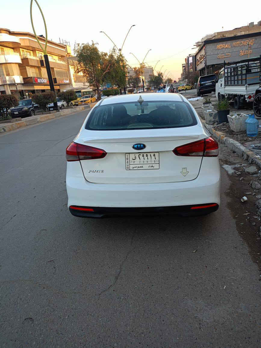 سلام عليكم فورتي امريكي 2018حادثها باب وبنيد وبيها مكانات صبغ ابيع حزام وباجر اكمل رقم الجديد 
مكان السياره كربلاء سعر 115
***********
مكينه 2000
