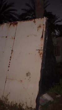 باب للبيع 2قطعه ارتفاع 2ونص وعرض 5باب ثقيل رقمي07832429060