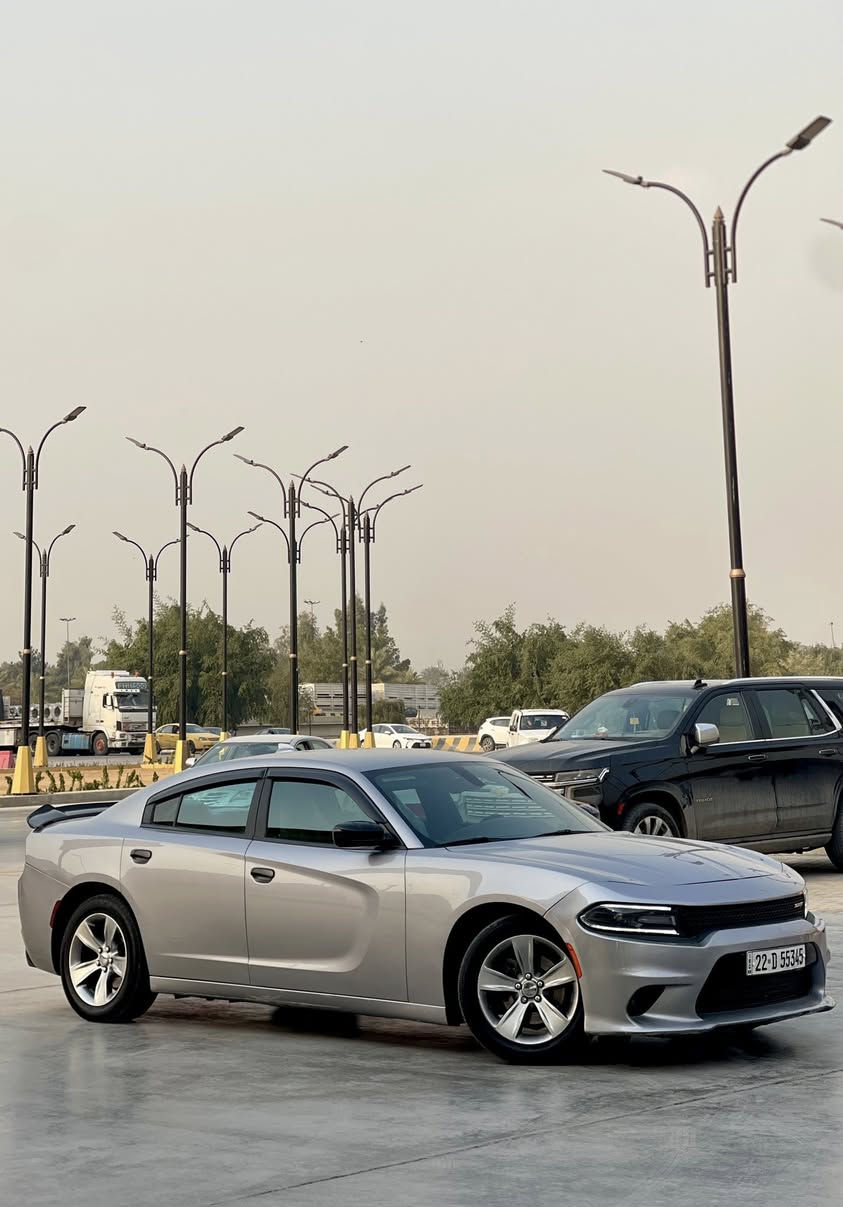 السلام عليكم 
جارجر 2018 SXT
وارد امريكي حادثه دعاميه خلفيه فقط
كلين كفاله عامه  من التبديل والصبغ
صبغ دعاميات فقط 
بدون دواخل بدون ايرباك 
السياره جديده بمعنى الكلمه 
ماشيه 57 استخدام شخصي فقط #شرط_الفحص
بصمة ابواب 
بصمة تشغيل 
فول تحكم استيرن
كشنات حار بارد
كشنات كهرباء
زنون عالي ناصي 
لد نهاري 
محرك 3600
حداديه اماميه خلفيه جديده
منضومة تبريد تدفئه جاهزه
كير ومحرك ممفتوحات بلاديات 
السياره جاهزه للاخير 
ولا كلوب ولا مسج بالدشبول مشتغل 
السعر 215 وبيه شي بسيط 
عنواني بغداد 
هاتف : ***********
متواجد واتساب
