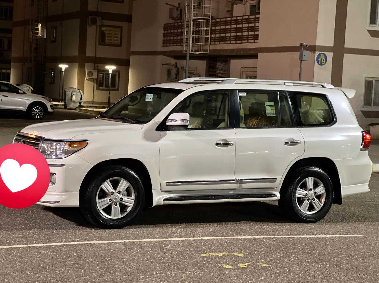 لاندكروز 2013
V8
رقم بغداد
ماشية 190 
بيها بارد جاملغ امام ايسر
وبيها مربع كلير
السعر 315
بيها مجال
***********
العنوان البصرة
