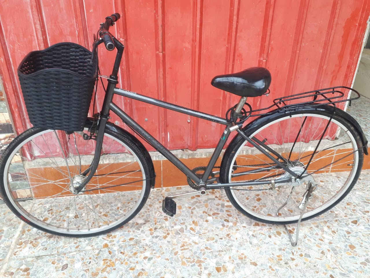 سلام عليكم عندي بايسكل للبيع نضافه 90%كامل مكمل السعر ٥٥وبي مجال للطيبين الرقم *********** مكاني الدجيل
