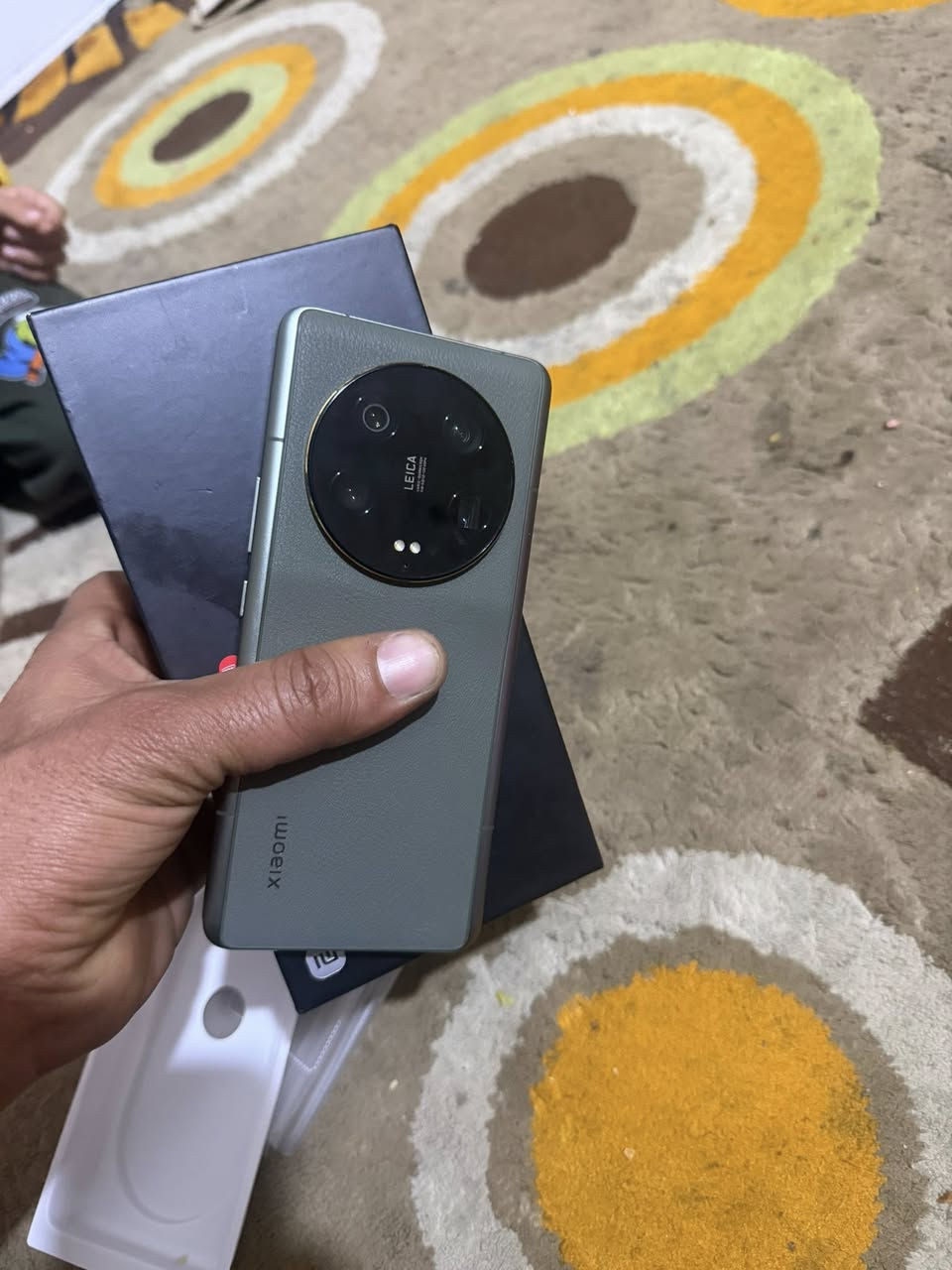 السلام عليكم نقال شاومي ١٣ ألترا  ذاكرة ٥١٢ جهاز مكفول كامل ملحقات السعر ٦٥٠ مكاني البصرة القبلة للمراسل ***********
