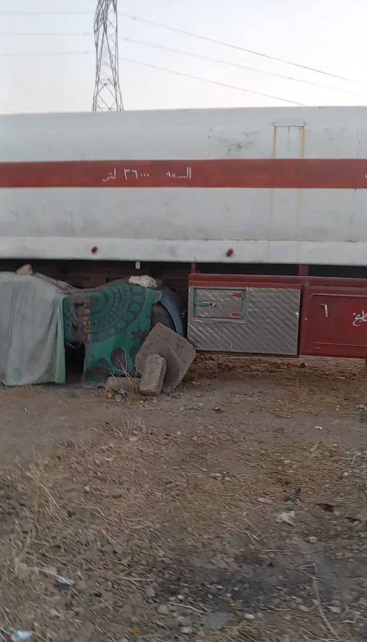 صهريج للبيع سعة ٣٦٠٠٠ لتر دناكير سبرنك توير نص عمرهن رقم هاتف ***********
