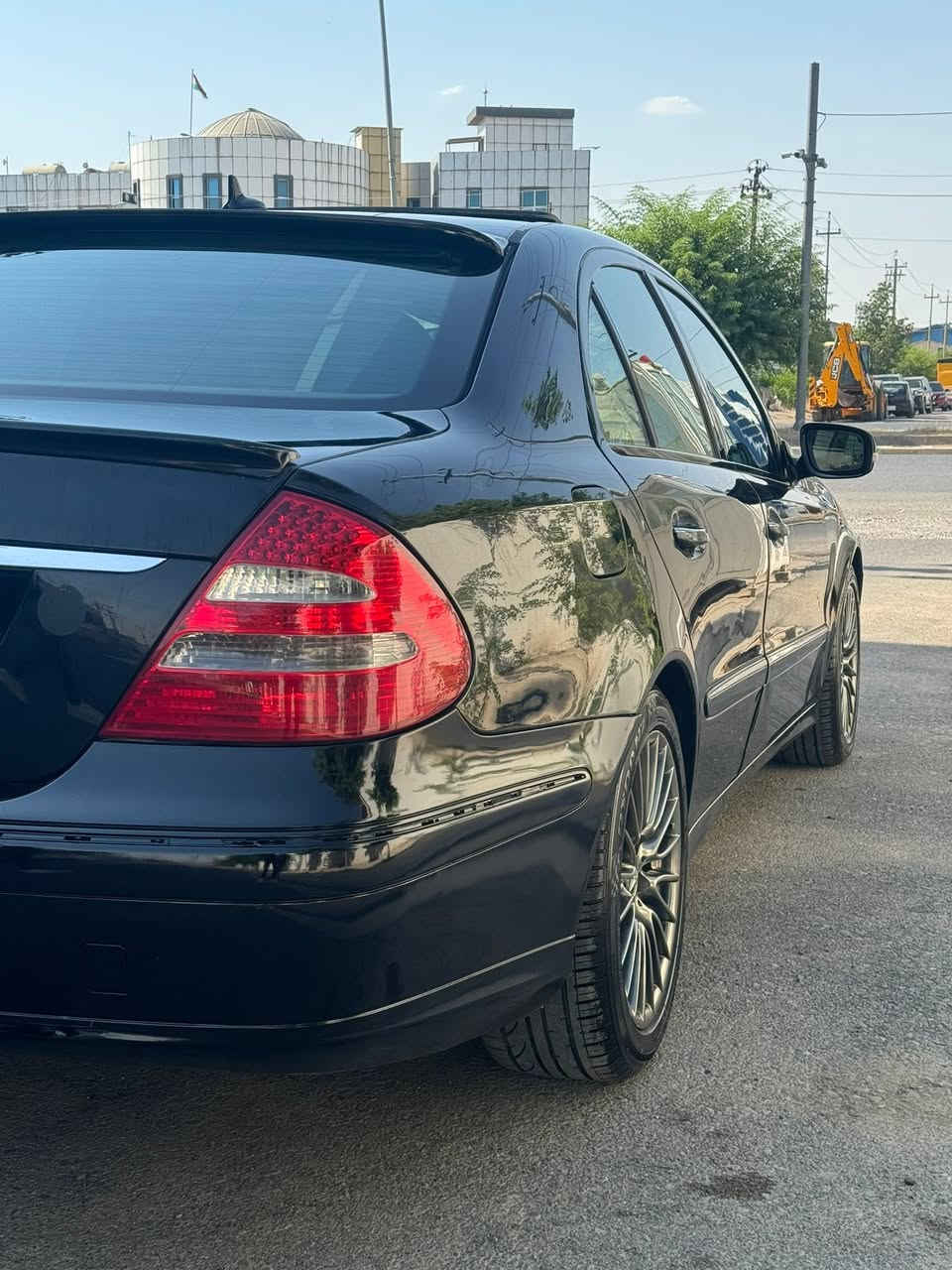 السلام عليكم للبيع فقط بدون مراوس بدون قسط نقد فقط
مرسيدس  W211 E350 2009 
واود امريكي كلين بدون حادث 
 قطع صبغ فقط رش بدون معجون 
محرك 350 عقل فوك المكينه 
محرك. كير. حداديته. تبريد. كهربائيات. جدد بوضع الشركه بدون عطل او نقص وادامه كامله جديده 
تخم تاير باتري منظومه بنزين جدد 
فول موصفات 
سلايد روف كشنات خرن وكهرباء وهيتر تجاوي كهرباء برده كهرباء ستيرن كهرباء لايت عدسه زنون 
الخ .. باقي تفاصيله معروفه 
رقمع بغداد 4 ارقام مشروع وطني تحويل مباشر مكانه بغداد العطيفيه 
والسعر 110 وبيه مجال بسيط 
اي استفسار فقط الاتصال ***********
