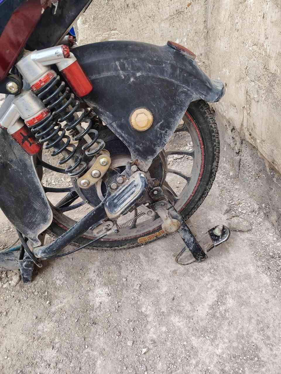 سلام عليكم للبيع شاصي مكسور بدون بطاريات تواير جدد ايفيدك كامل ابيعلك اتريد منه قطع ابيع شراي خابر او تدلل ***********
