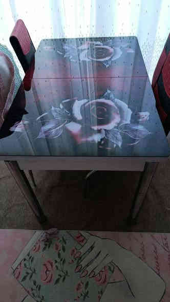 السلام عليكم
للبيع ميز طعام سلايت مع ٤ كراسي نظيف كلش للاستفسار الاتصال بالرقم ***********
