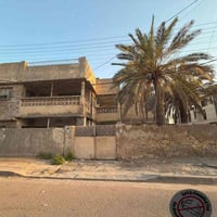 دار مساحه ٢٠٠ متر ركن واجه ١٤ونزال ١٤.٥ متر  بناء تفليش موقعه حي العام...