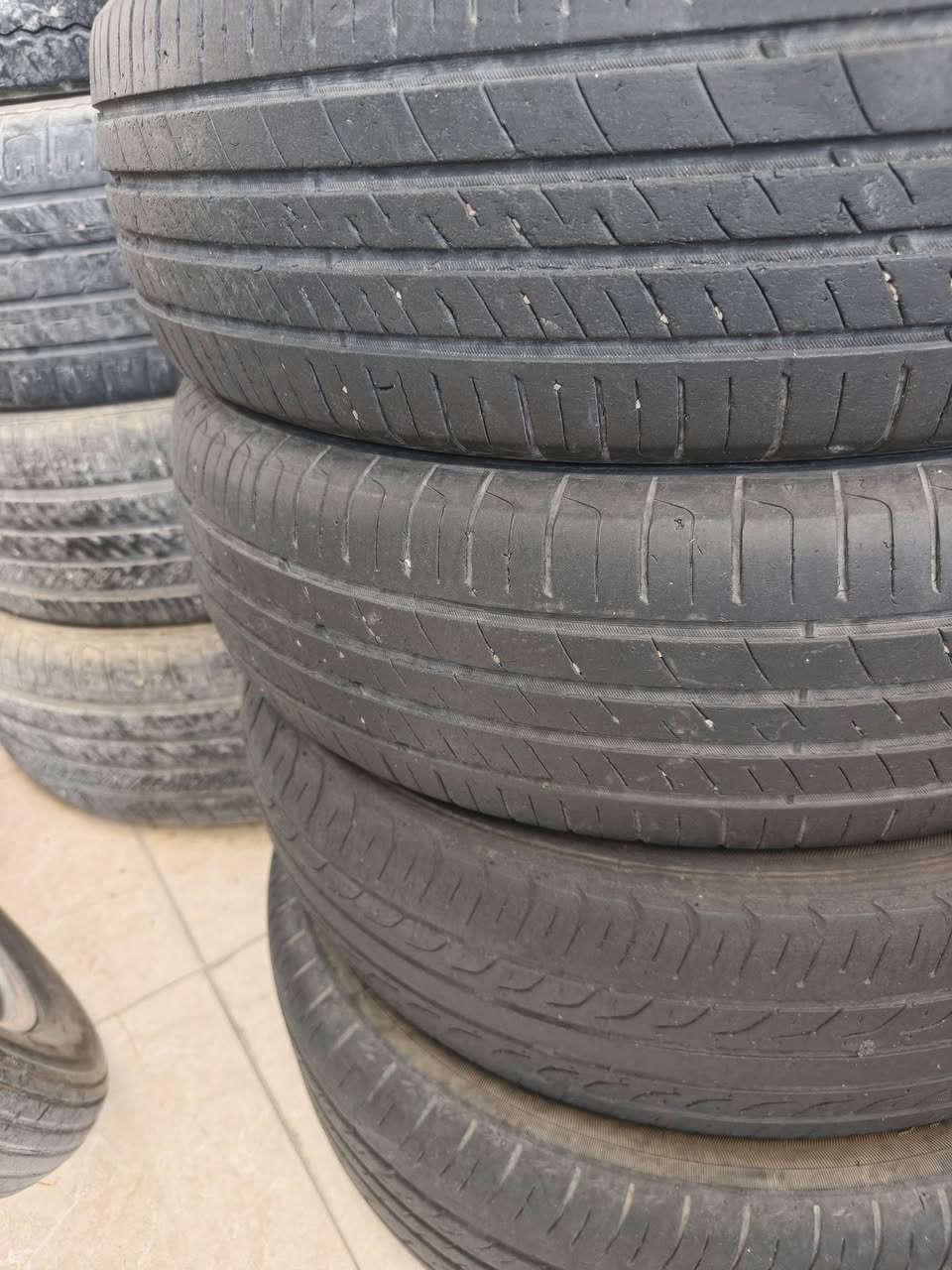موجود تايرات نضيفات حيلل تخم كامل 
لحجم 185/70/14 
مكاني الرمادي 
تواصل علا هاذ لرقم ***********
