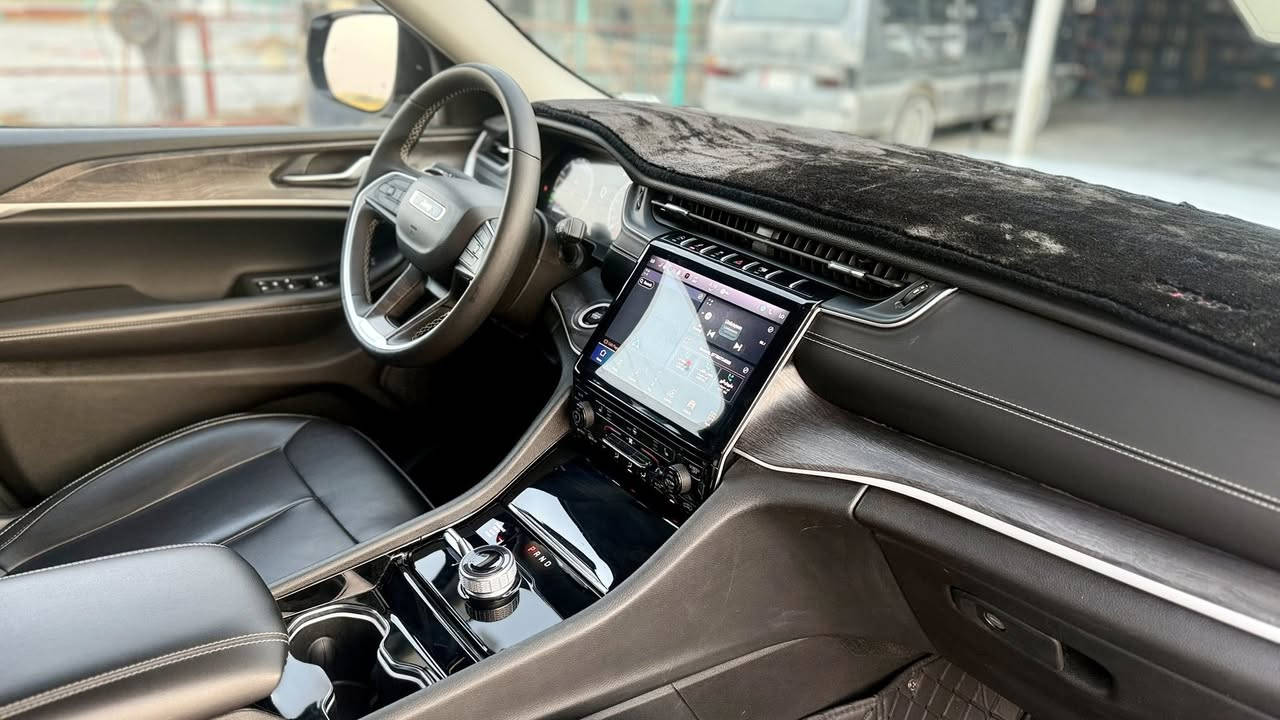 2023 جيب كراند شيروكي لمتدد
رقم بغداد باسمي 
فول موصفات ماعد فتحة 
7 راكب vip 
سيارة حادثها فقط ويل مبدل باقي سيارة مكفولة كفالة عامة حتى دعاميات
سيارة بعدهي ريحت الشركة بيها جديدة 
سعرها 375وبيها مجال 
مكان السيارة بابل الاسكندرية 

‏‭0773 368 0628‬
