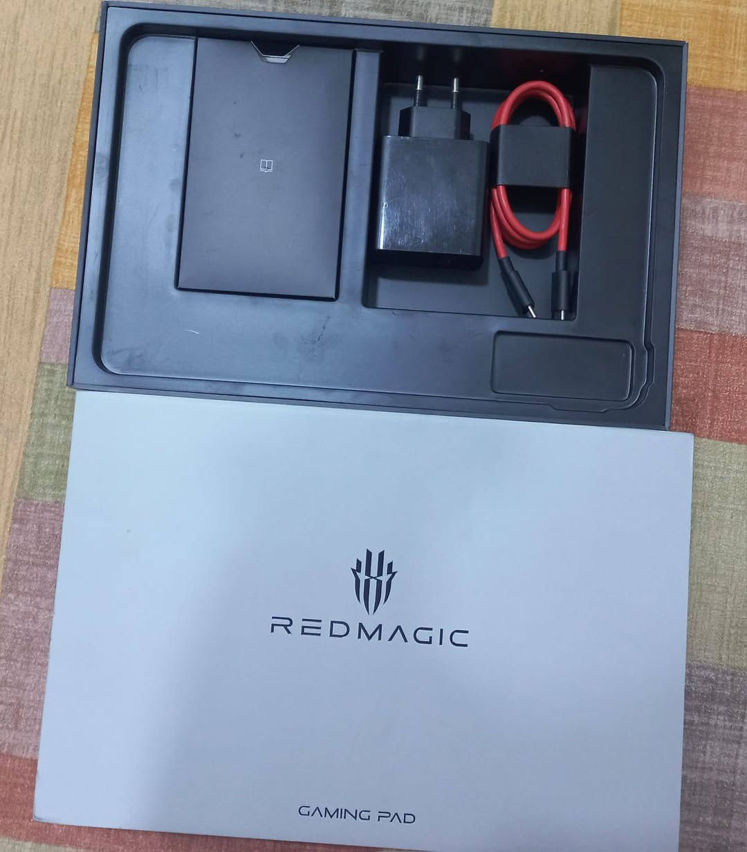 ايباد ريد مجك للبيع نظيف جدا بالكارتون استعمال شهرين فقط  ذاكره ٥١٢ السعر ٩٥٠ الف وبه مجال  للتواصل الاتصال ***********
