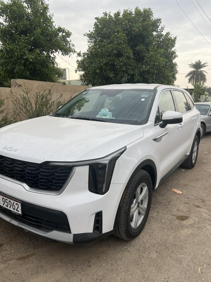 السلام عليكم سورنتو 2025 وارد أمريكي للبيع فئة Lx  معروفه مواصفاتها الضرر تبديل جنطة وباب خلفي ماشية 10مايل مرقمة شهداء السعر 260$وبيها مجال للشراي ***********
