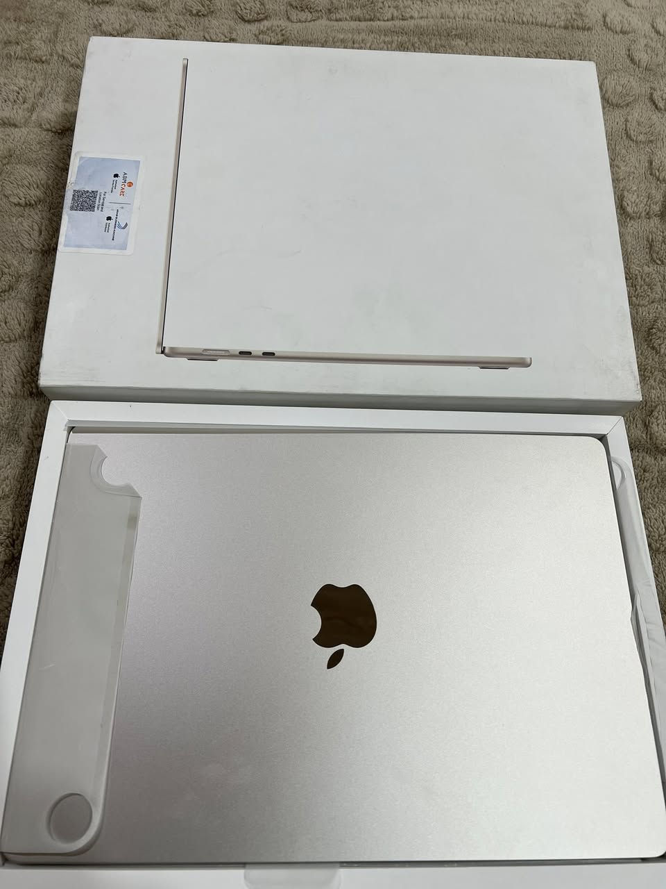 ماك بوك اير M4 chip
15-inch MacBook Air 
  / الذاكره 512GB storage 
ول ذاكره العشوأيه (24GB memory 
جديد مصارله شهر عندي 
وبس 8 مرات مشحون 
السعر مليونين وبي مجال للشرايي
رقمي ***********
