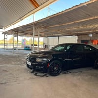 جارجر 2016 sxt ماشية 150 الف السيارة كلين مكفولة كفالة عامة لون اسود س...