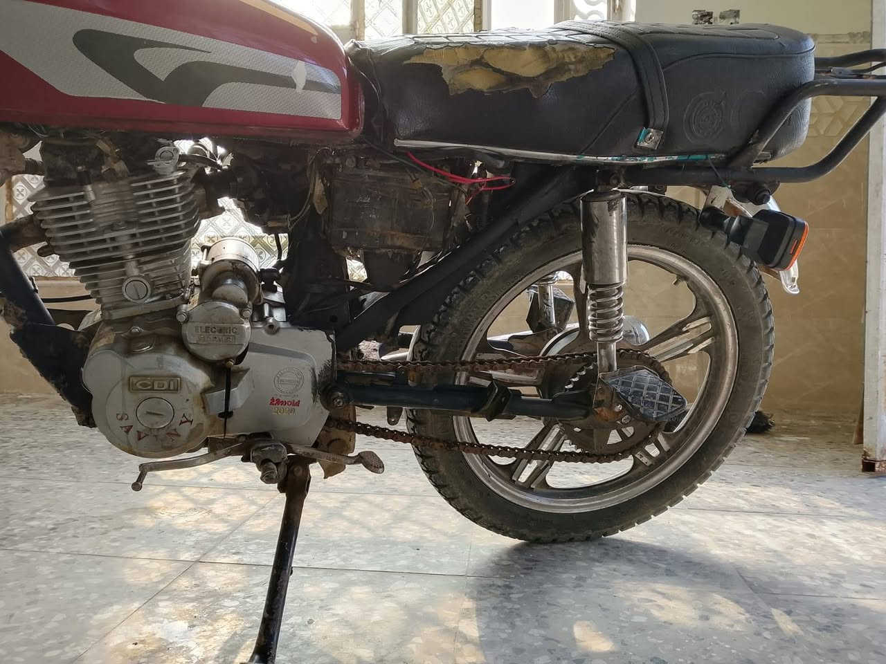 سلام عليكم ورحمة الله وبركاته دراجة سيفان موديل 21 شلعه ومعدل وراق صوليه واضحه مثل بصوره  علما أن ما غاسله متروكه بس شغال مكان بابل محاويل سعره من الأخير 165  ومكانه بعيد 150  ***********
