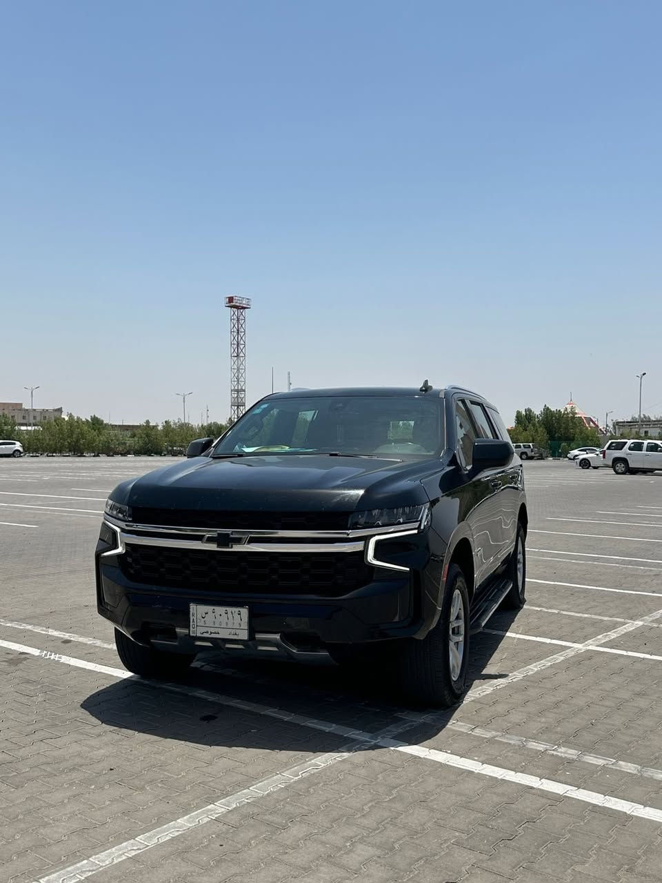 تاهو 2022 للبيع رقم بغداد بأسمي بيها 3 اماكن بارد بخشم البنيد وبالباب الخلفي صفحة اليمنى وجوا قبق البانزين صغار مامبينات ماشية 150الف كيلو السعر 410 وبيها مجال رقمي***********مكاني البصرة الزبير
