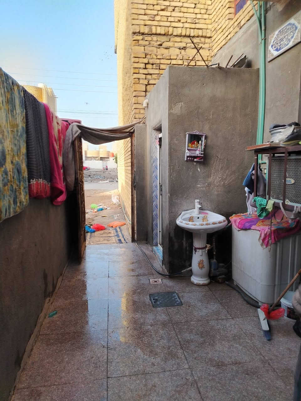 سلام عليكم ورحمة الله وبركاته بيت للبيع عنوان حي الفدا شارع أبو لبنان الفرع  مال المضاخه  طابو مساحته 110 خلفية 
بنيان حديث كونكريت مسلح بيتونه وستاره وشتايكر وغرفه وصاله وصحيات يعني بنيان جديد السعر70 وبي مجال رقمي وتساب نتصال موجود ***********
