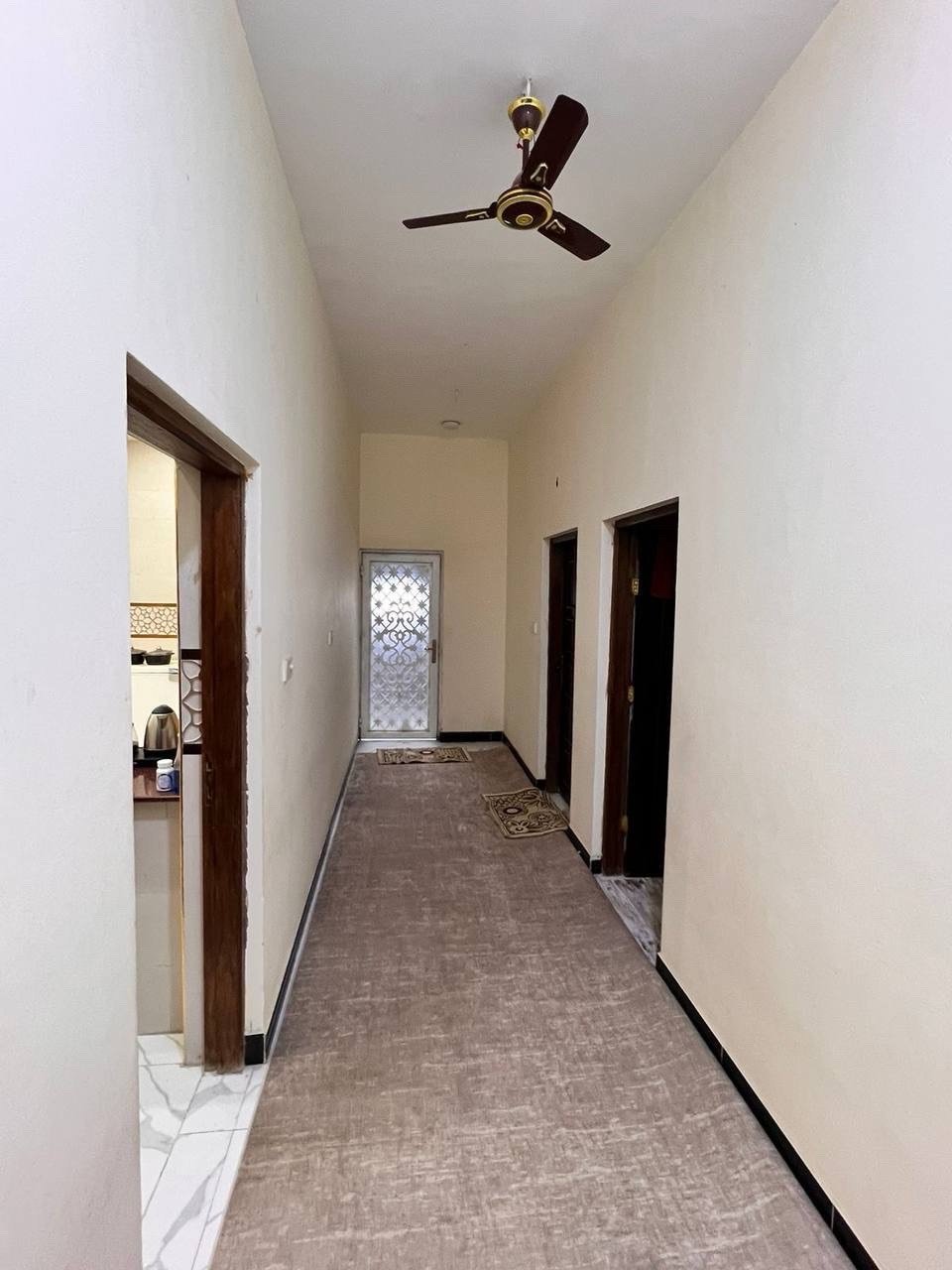 دونم مع بيتين في التنومه نهر حسن شارع الدواجن 
يحتوي البيت الاول (الكبير)
بناء طابوق الطيب درجه اولى والكونكريت تسليح حديد اوكراني 
الطابق الارضي  
١-مساحه البناء ٢٠٠م 
٢-ديوان ١٠*٥ مع جبس بورد 
٣-هول ٦*٧مع جبس بورد 
٤-مطبخ ٥*٦ مع جبس بورد 
٥-غرفه نوم سويت ٥*٥
٦-غرفه نوم ٥*٤
٧-درج مجنح (ملكي)
٨-حمام 
الطابق الاول 
جميع الغرف مع الصاله والبيتونه جبس بورد 
١-غرفه نوم سويت ٩،٢٥*٤،٥ عدد ٢
٢-غرفه نوم ٤،٥*٤،٥
٣-غرفه نوم ٥*٤ عدد ٢
٤-هول ٦*٧
٥-درج دائري 
٦-يفصل اليبتين منور ١،٥*٤
٧-حمام 
يحتوي البيت الثاني 
١-مساحه البناء ١٧٠م
٢-استقبال ٤*٥
٢-هول ٤*٥
٣-غرفه نوم سويت ٩*٥
٤-موزع مع مطبخ داخل الموزع 
٥- درج دائري 
٦- بيتونه+مخزن +سطح مفصول عن البيت الكبير 
٧-حمام 
الحديقه  مساحه الحديقه ٢١٠٠م 
١-نخل برحي عدد ٢
٢-نخل بريم عدد ٢
٣-نخل خصب عدد٢
٤-نخل خضراوي عدد ١ 
٥-سدر (نبگ) عدد ٤ 
٦-مخزن ٤*٦
٧-مجموعه صحيه خارجيه حمام + تواليت 
٨- سقيفه كي سبان 
٩-سقيفة سطح البيت

استفسار: ***********
