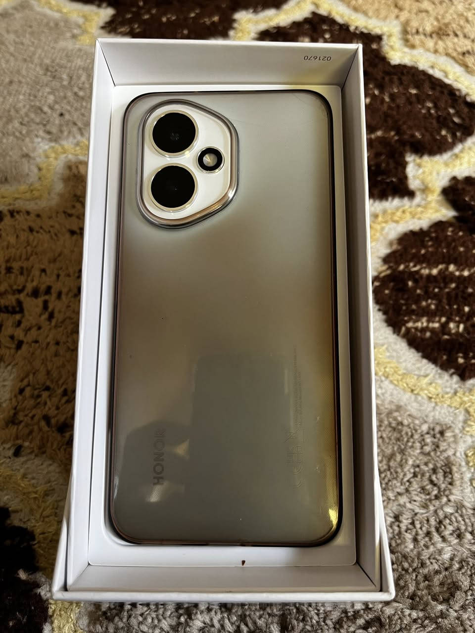 السلام عليكم تليفون HONOR4005G  ذاكرة 512  جهاز نضيف لأبعد ماتتصورون فقط هاذ الفطر الي بضهر الجهاز مكاثر ابد ومميمشي زغير كلش ومبين اريد مراس بآيفون    من12 برو ماكس وما فوك                                              مكان بغدادالرقم***********                                   رقم الثاني مابي واتساب***********
